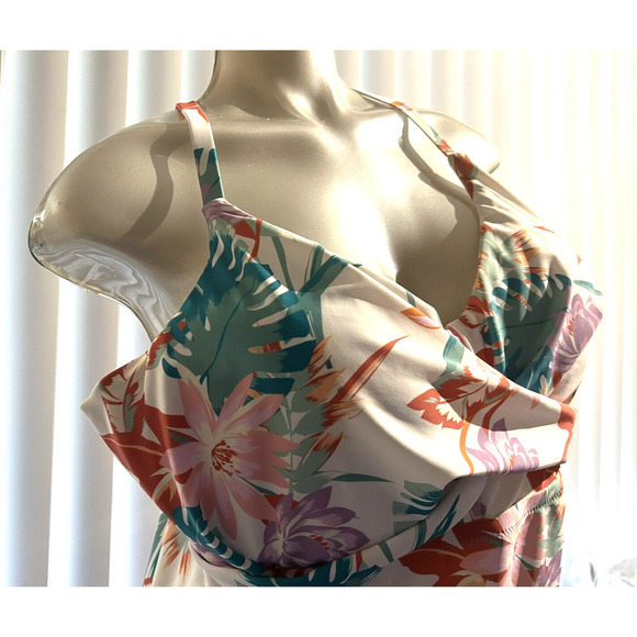 NWT Raisins Curve White And Lavender Purple Tankini Bathing Suit Top Size 2X - Picture 4 of 10